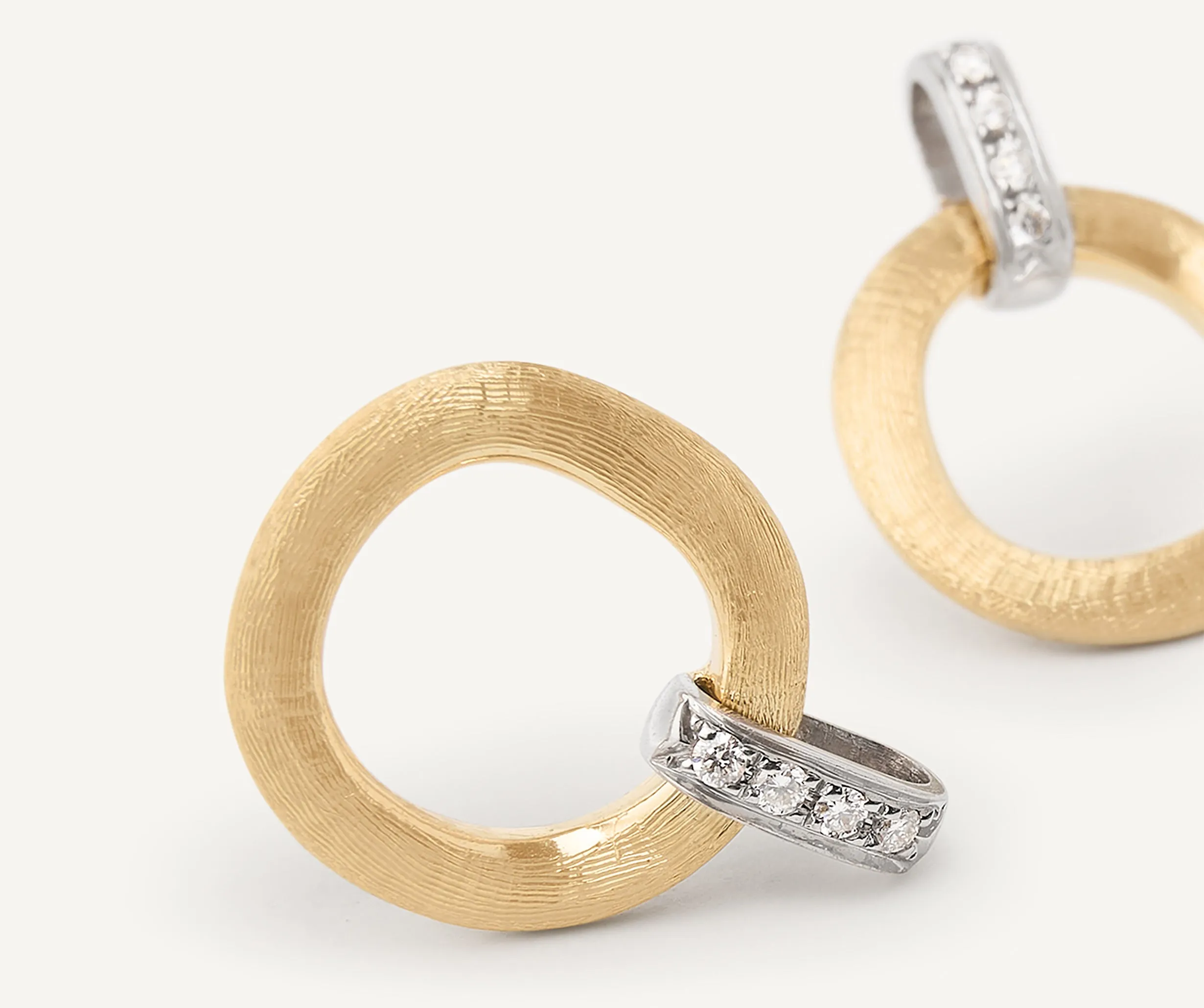 18K Yellow Gold Drop Earrings With Diamonds