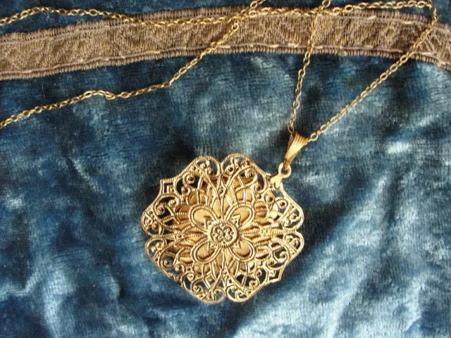 1920s CZECH Glass Victorian Revival Glass Cameo Necklace Pendant, Beautiful Lady Set in Filigree, Romantic Necklace, Bridal Necklace, Collectible Old Costume Jewelry,Gifts For Her