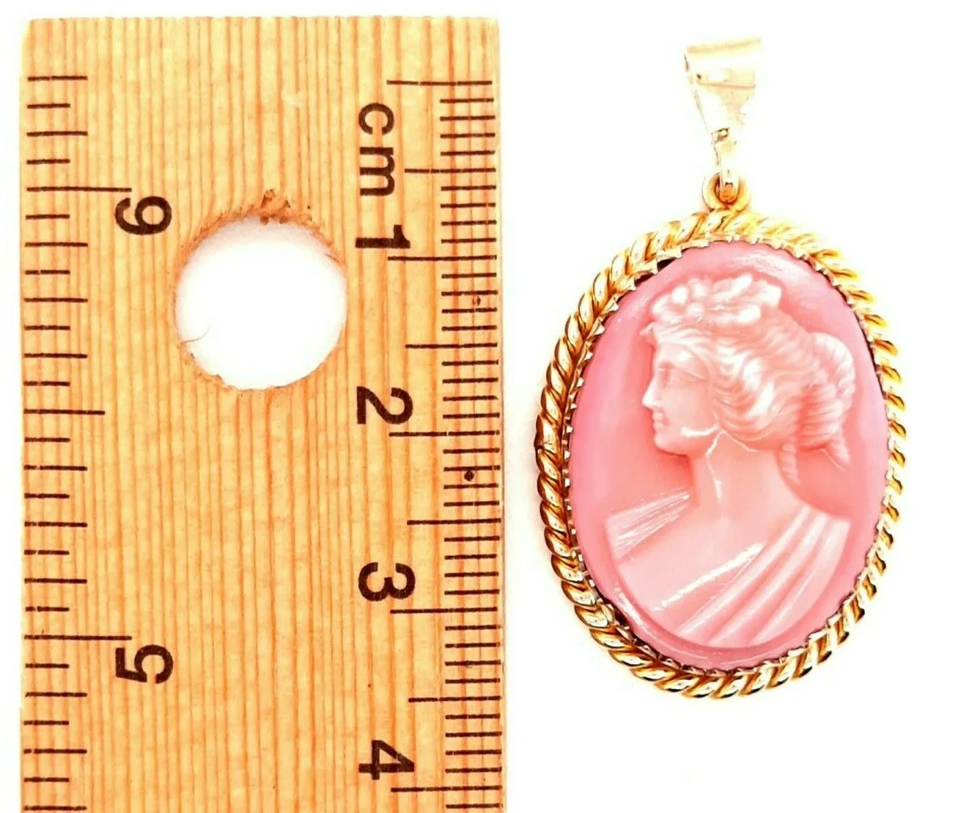 9ct Yellow Gold Plastic Portrait Cameo Pendant