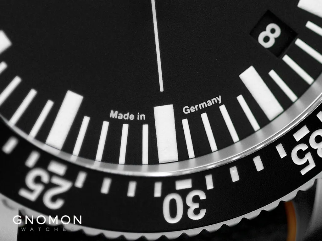 DC82 Orange - Central Minutes Chrono
