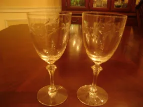 Engraved Vine Design Crystal Wine Glasses with Decorative Stem