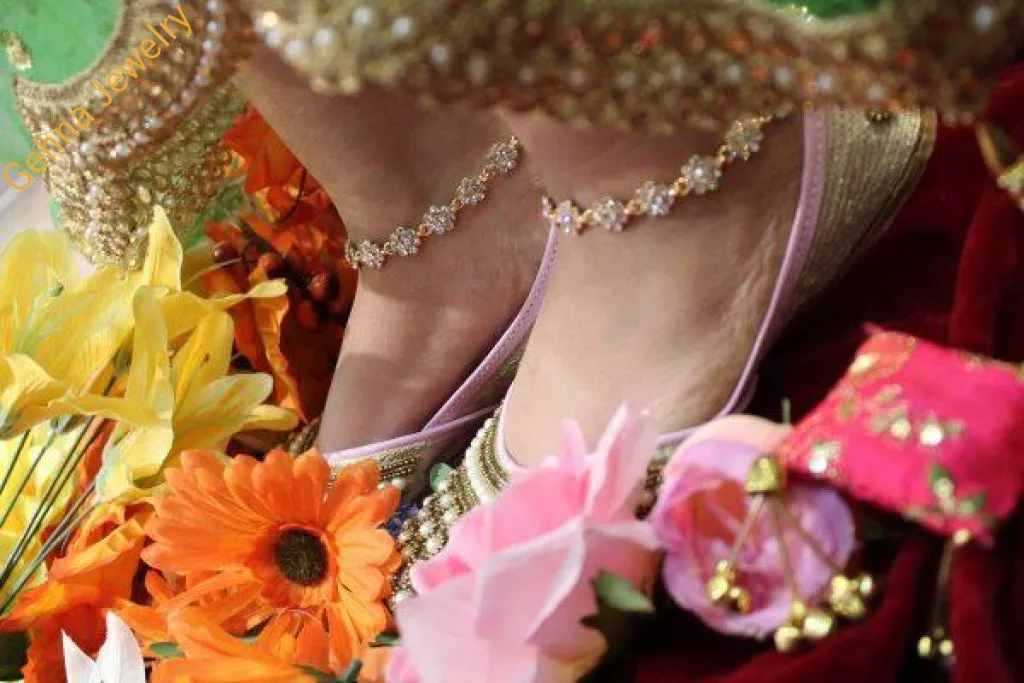 Manya Anklets