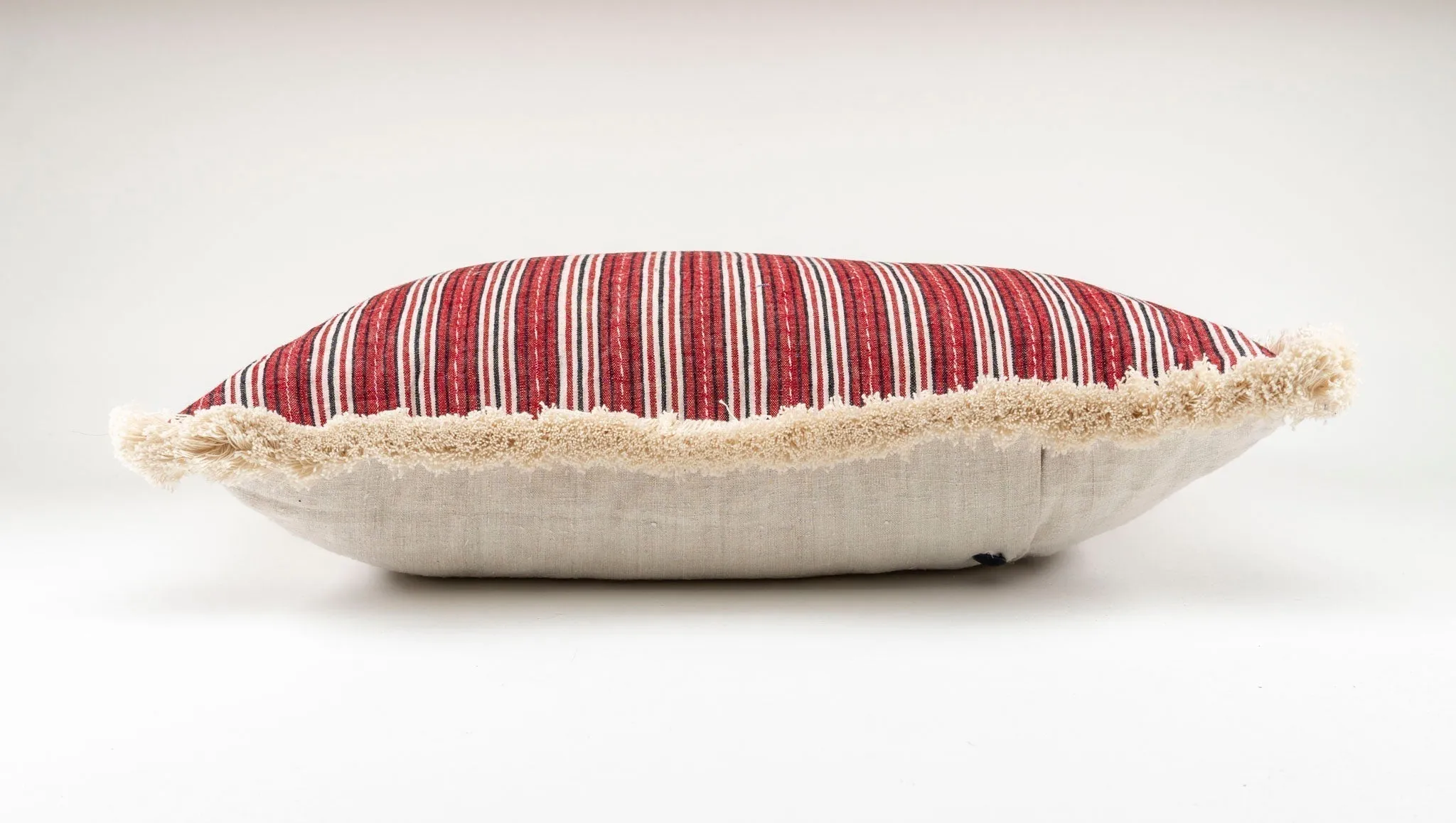 Pillow: Handwoven antique Hungarian hemp - P190