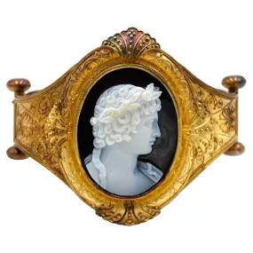 Pre-owned Antique Lady's 18K Yellow Gold Hard Stone Cameo Hinged Bangle Bracelet