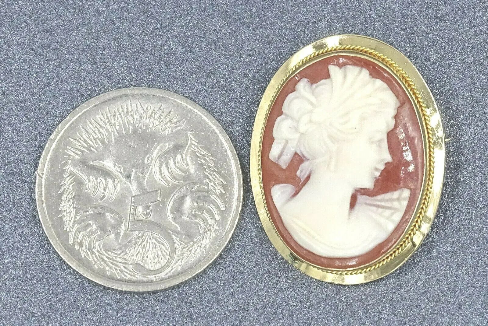Shell Cameo 18ct Yellow Gold Brooch/Pendant