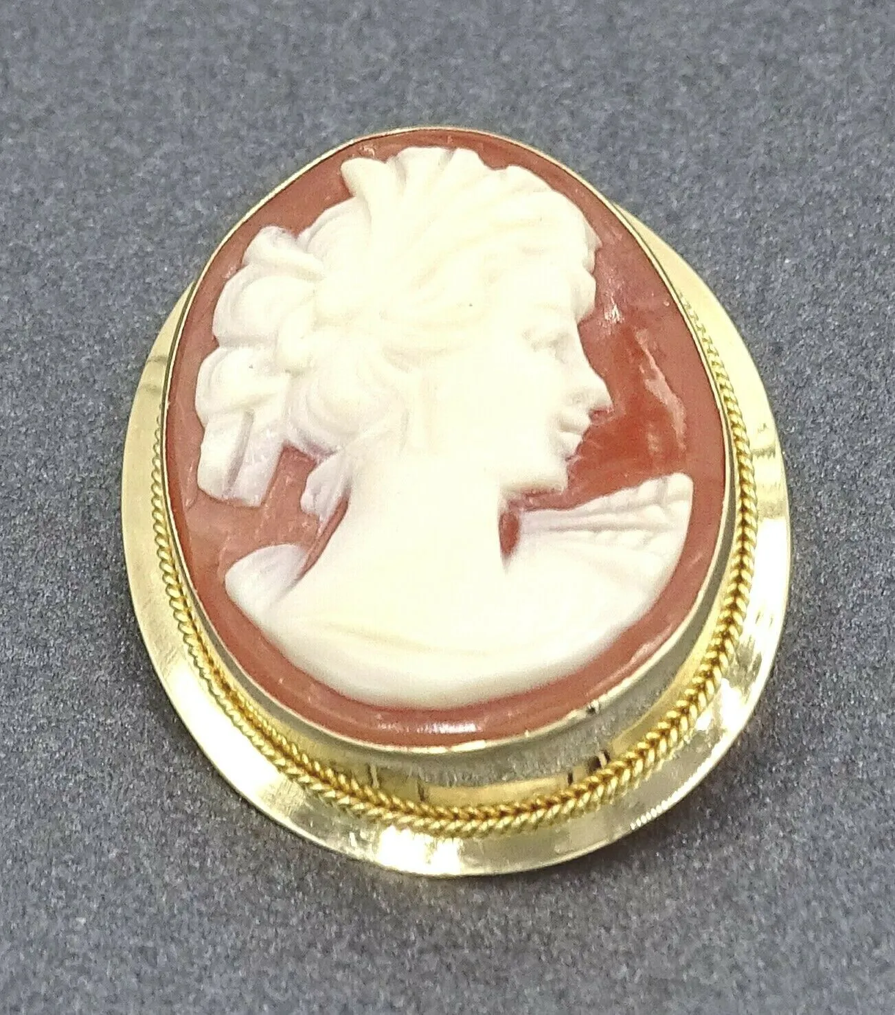 Shell Cameo 18ct Yellow Gold Brooch/Pendant