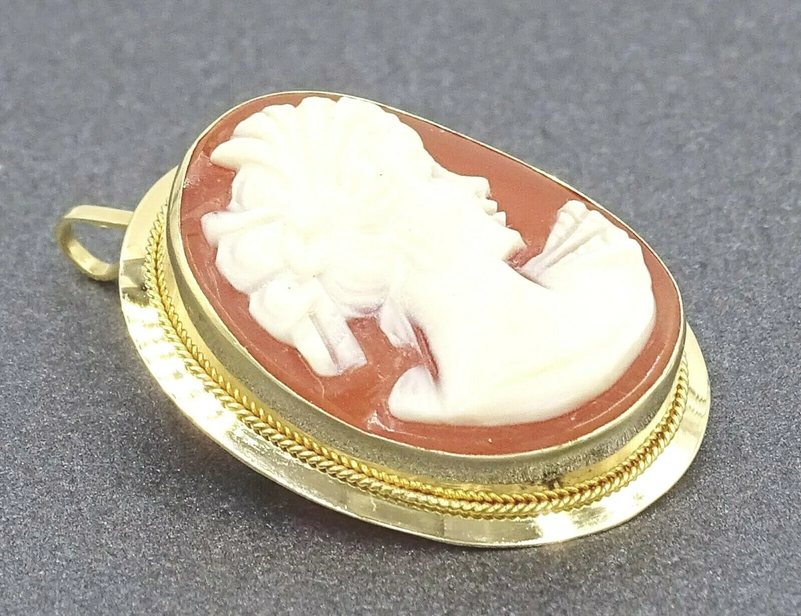 Shell Cameo 18ct Yellow Gold Brooch/Pendant