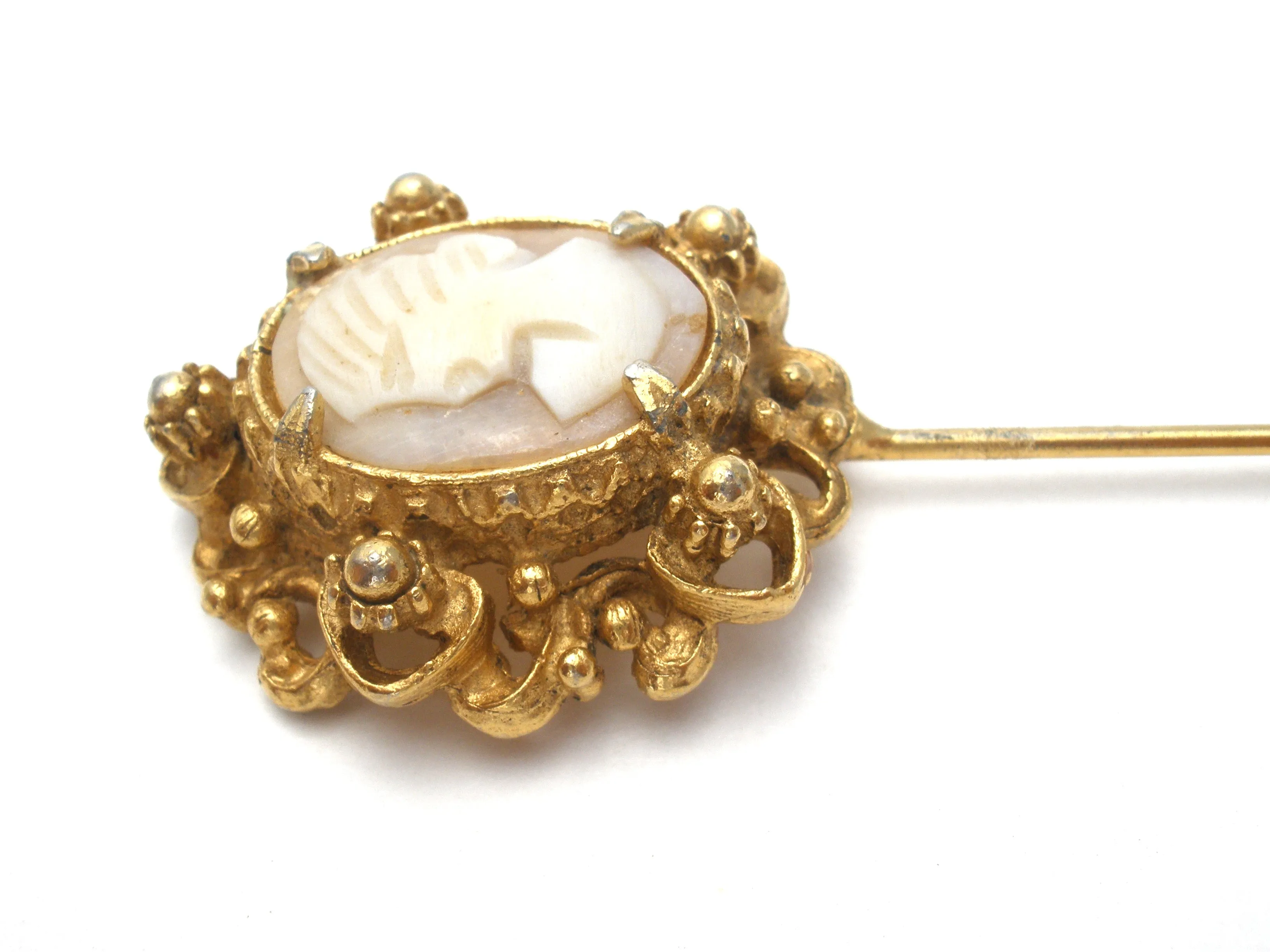 Vintage Left Facing Cameo Stick Gold Tone Pin