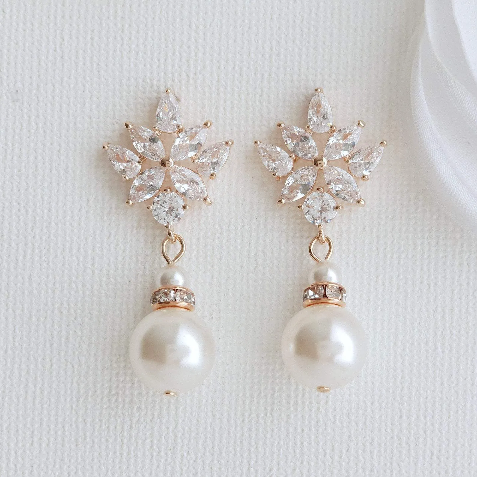 Wedding Drop Earrings in Rose Gold & Round Pearls- Rosa