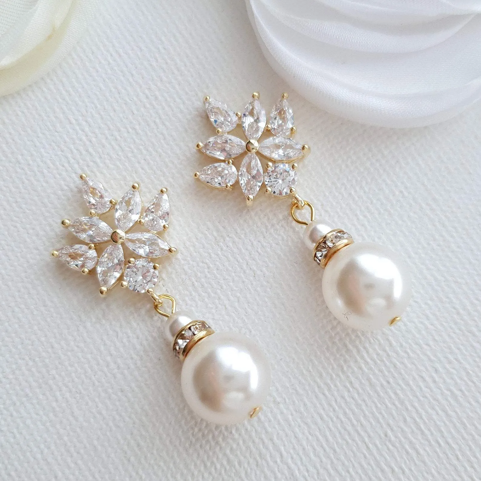 Wedding Drop Earrings in Rose Gold & Round Pearls- Rosa