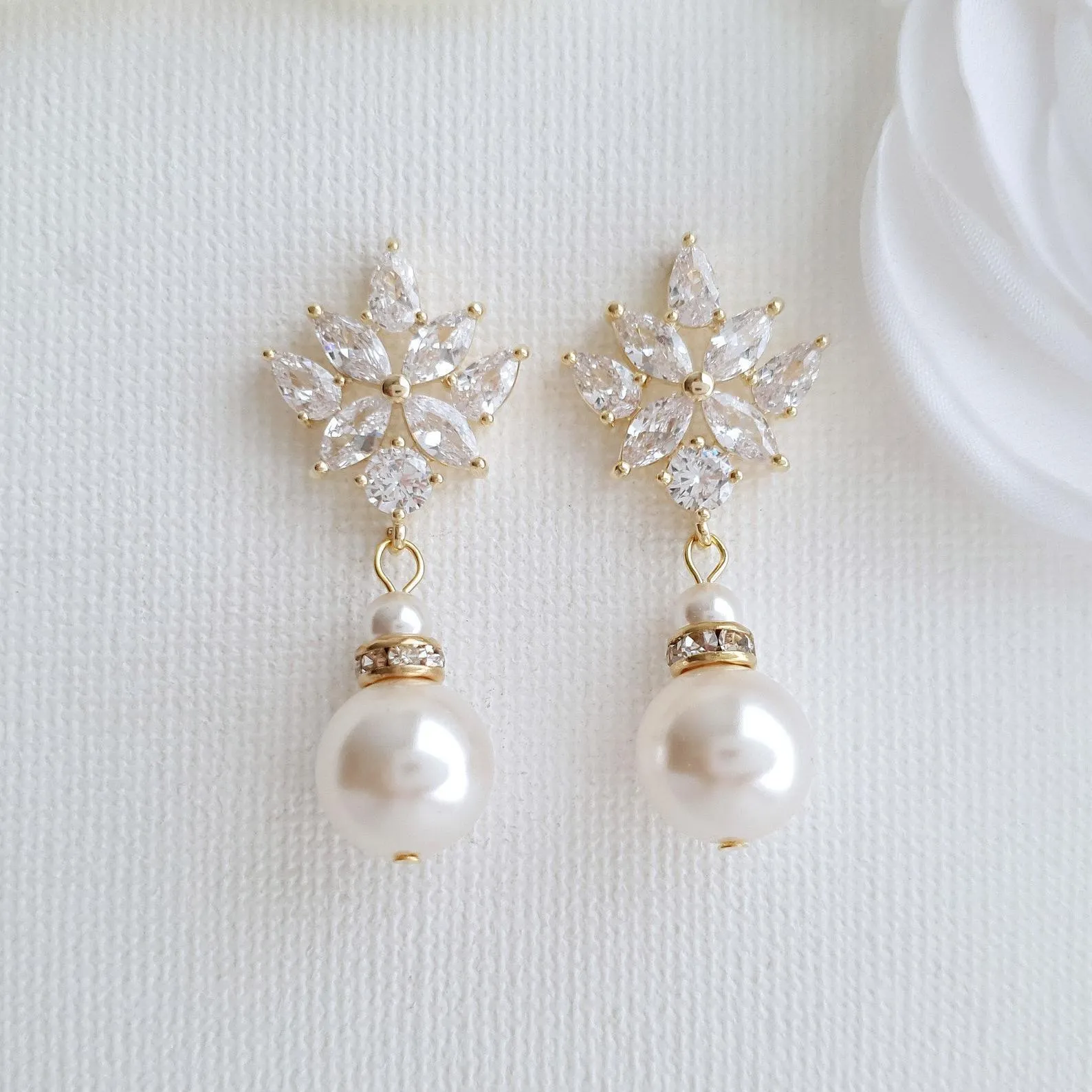 Wedding Drop Earrings in Rose Gold & Round Pearls- Rosa